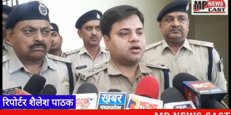 कटनी कोतवाली के आधारकाप मे मोहल्ले के 5 लड़कों ने दिया था वारदात को अंजाम। चार आरोपी गिरफ्तार, एक आरोपी साहिल निषाद फरार
