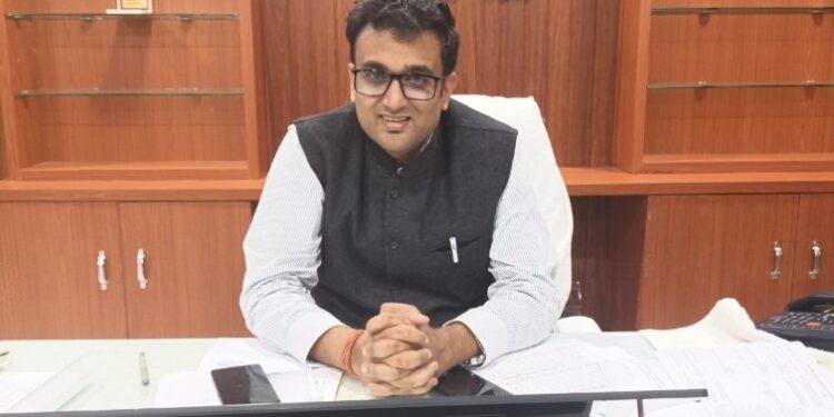 जिला सीईओ श्री गेमावत ने सचिव पोंसरा विनोद नायक पर की निलंबन की सख्त कार्यवाही*