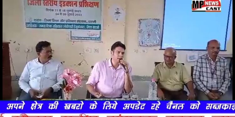 कलेक्टर अविप्रसाद ने DIET में आयोजित शिक्षको के जिला स्तरीय इंडक्शन प्रशिक्षण कार्यक्रम में कहा कि आप सब उपलब्ध संसाधनों का उपयोग कर समाज के नवनिर्माण मे महती भूमिका निभाएं। शिक्षक सदियों से समाज के दिग्दर्शक रहे 