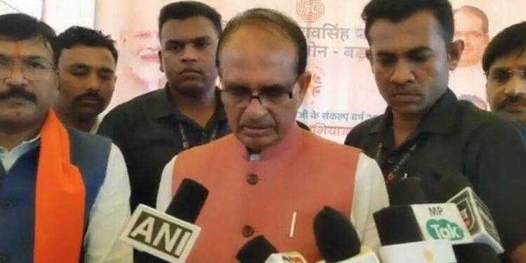 टी आई स्वर्गीय वास्‍कले परिवार अब मेरा परिवार 1 करोड़ रुपए की सम्मान निधि दी जाएगी एवं राजकीय सम्मान के साथ उनका अंतिम संस्कार किया जाएगा CM