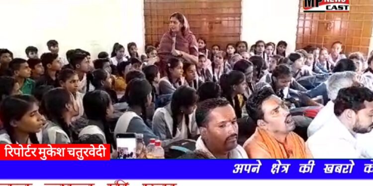 स्कूल चले अभियान के तहत मुख्यमंत्री शिवराज सिंह चौहान का हुआ लाइव प्रसारण विधायक श्रीमती लीना जैन ने कार्यक्रम में उपस्थित होकर छात्र छात्राओं को कराया स्वल्पाहार