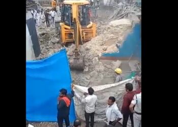 विदिशा ब्रेकिंग सिरोंज तहसील के कजालिया गांव में एक बच्ची बोरवेल के गड्ढे में गिरी, घर में बने करीब 20 फीट गहरे गड्ढे में गिरी बच्ची