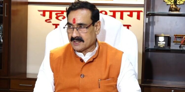 म.प्र. कैबिनेट ने संशोधित संविदा नीति के प्रस्‍ताव को मंजूरी दी है।  संशोधित नीति के अनुसार संविदा कर्मियों को 100 प्रतिशत वेतन, बीमा, सरकारी अवकाश की पात्रता और ग्रेच्युटी का लाभ दिया जाएगा।