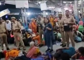 SP ने रेलवे स्टेशन पहुंच संभाला मोर्चा, सुव्यवस्था देख DM SP की हो रही सराहना, VIDEO