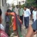 IAS निधि गुप्ता नगर आयुक्त ने नाले में गंदगी देख अपनी टीम पर भड़कीं, खुद नाली की सफाई करना शुरू कर दिया 