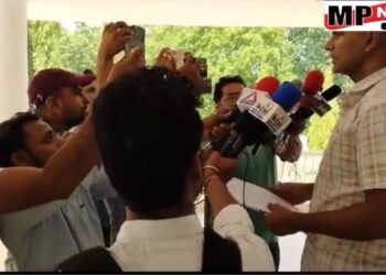 लोकायुक्त की बड़ी कार्रवाई, सरकारी आवास में 80,000 रुपये रिश्वत लेते सहायक आयुक्त सीधी पकड़े गए