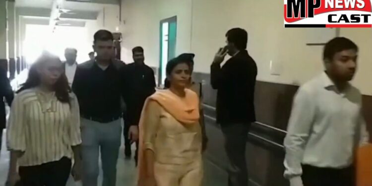 IAS रानू साहू को गिरफ्तार कर ईडी ले गई कोर्ट, 3 दिन की रिमांड मंजूरी के बाद 25 जुलाई को फिर करेंगे पेश