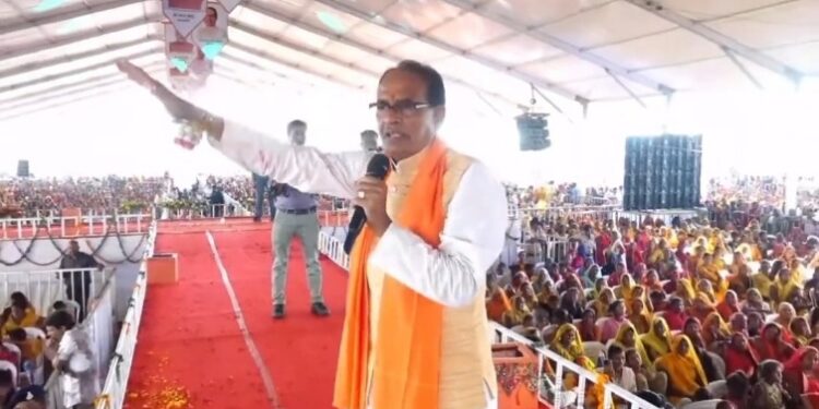 मेरे बेटा-बेटियों, मैं अगस्त के महीने में 12वीं कक्षा में अपने-अपने स्कूल में पहले नंबर पर आने वाली बेटी को स्कूटी और बेटे को स्कूटर दिलवाऊंगा: CM