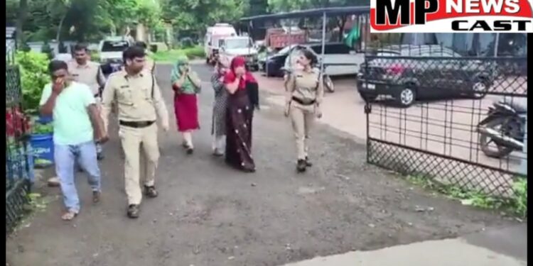 इंदौर में सेक्स रैकेट का पर्दाफाश  स्कीम नंबर 94 के मनोरमा गंज से 6 महिलाएं गिरफ्तार, पश्चिम बंगाल की रहने वाली हैं 2 महिलाएं;  खजराना थाना क्षेत्र का मामला