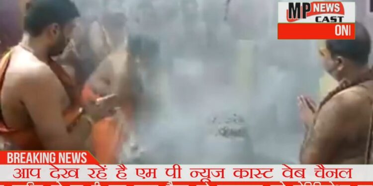 चतुर्थ सोमवार पर बाबा महाकाल का भव्य व दिव्य महादर्शन. देखिए VIDEO