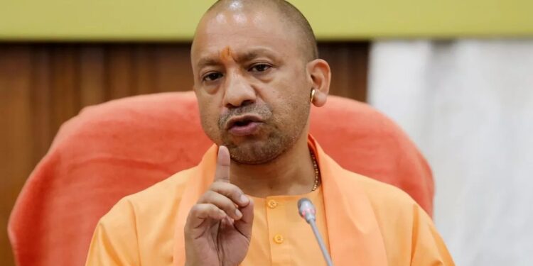 सीएम योगी आदित्यनाथ का अफसरों को आदेश  कोई फाइल टेबल पर रुकनी नहीं चाहिए  एक टेबल पर 3 दिन से अधिक फाइल न रुके- CM