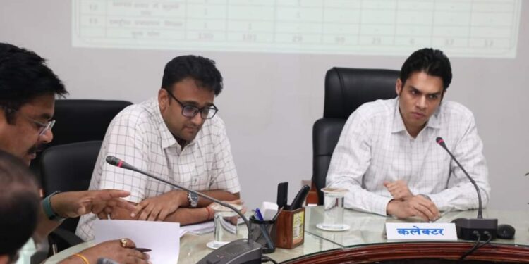 जिला खनिज प्रतिष्ठान की कार्यपालिका समिति की बैठक संपन्न लिये गये अनेक महत्वपूर्ण निर्णय