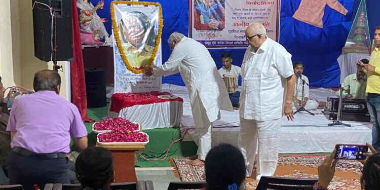 गीतकार, संगीतकार, साहित्यकार, कवि, समाजसेवी, गणमान्य नागरिकों ने स्व. निगम को दी श्रद्धांजलि