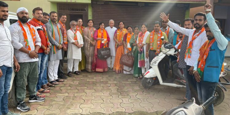 मेरा बूथ सबसे मजबूत अभियान के अंतर्गत नर्मदापुर मंडल ने शक्ति केंद्र क्र. 4 एवं 5 में किया जनसंपर्क
