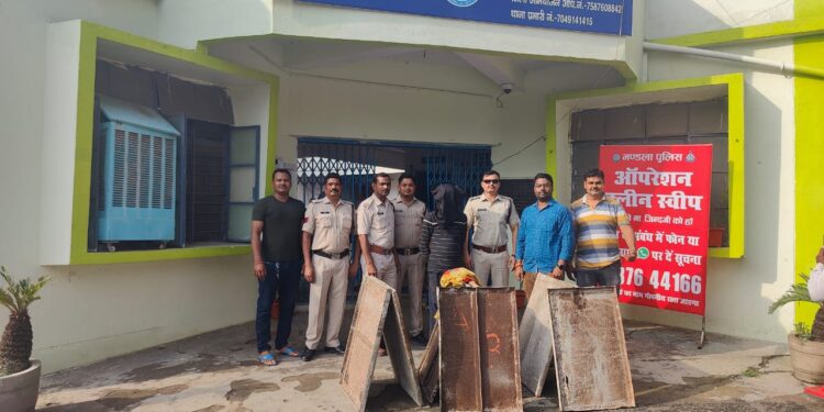 सेंटिंग प्लेट चोर गिरफतार*