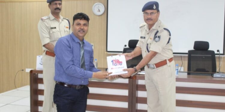 केंद्रीय पुलिस प्रशिक्षण अकादमी (CAPT) कान्हासैया भोपाल में विभिन्न राज्यों से आकर प्रशिक्षण कर रहे 16 उप पुलिस अधीक्षकों को कराया गया डायल – 112/100 कन्ट्रोल रूम भोपाल का भ्रमण