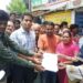 शराब दुकान नही हटी तो रहवासी करेंगे चक्काजाम, रहवासियों ने दी चेतावनी,धरना स्थल पर नायब तहसीलदार को शराब दुकान हटने के सबंध में सौपा ज्ञापन