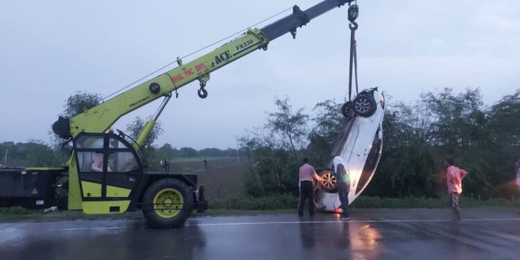 कभी देखी है हवा में झूलती हुई कार, नेशनल हाईवे पर हुआ हादसा