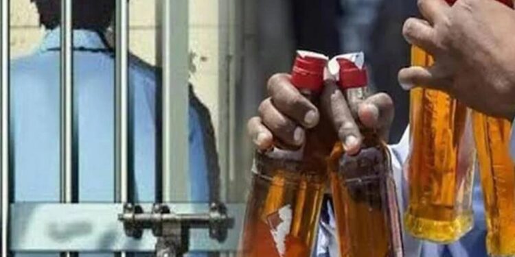 शराब तस्करी के आरोपी छत्रपाल राजवंशी एवं विवेक खरे को एक – एक वर्ष की कारावास की सजा के साथ-साथ 25000-25000 रुपए जुर्माने की सजा से दंडित किया गया