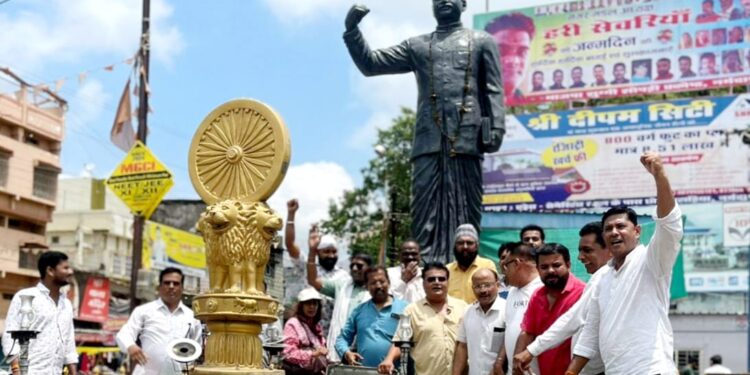 देश की एकता और अखंडता के लिए श्यामाप्रसाद मुखर्जी के योगदान को भुलाया नहीं जा सकता,सातरास्ते स्थित मुखर्जी प्रतिमा पर भाजपा कार्यकर्ताओं ने किया माल्यार्पण