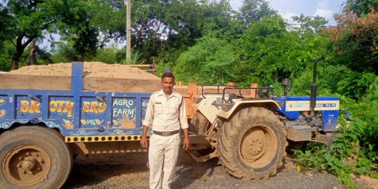 खनिज अधिकारी दिवेश मरकाम के नेतृत्व में अवैध उत्खनन एवं परिवहन के खिलाफ कार्यवाही निरंतर जारी