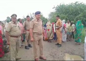 b.a. का पेपर देकर घर आ रही छात्रा को घर से 200 मीटर दूरी पर गला दबाकर की गई हत्या