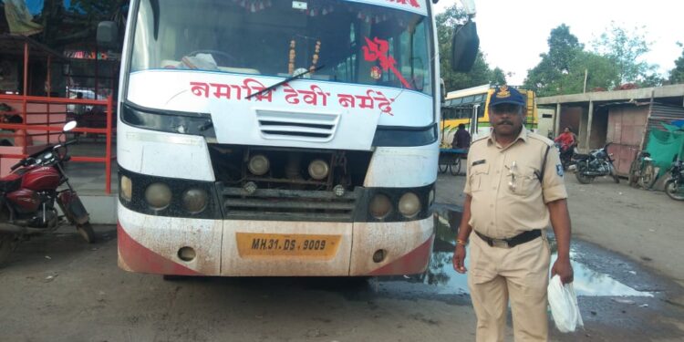 आरटीओ श्रीमती निशा चौहान के नेतृत्व में परिवहन विभाग की टीम द्वारा पिपरिया में वाहनों की जांच कर कारवाई में 36800 का किया गया जुर्माना