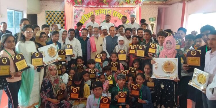 मस्जिद हुदा नया यार्ड इटारसी के बैनर तले विधायक ने किया प्रतिभाओं का सम्मान