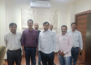मध्यप्रदेश राज्य कर्मचारी संघ के प्रतिनिधि मंडल ने जिला कलेक्टर से की भेंट*