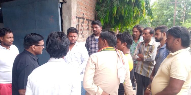 सभापति मनजीत कलोसिया ने वार्ड वासियों के साथ नगरपालिका के जल विभाग के ऑफिस पहुंच कर अपनी नाराजगी जाहिर की,उसके बाद 10 मिनिट में डली मोटर…
