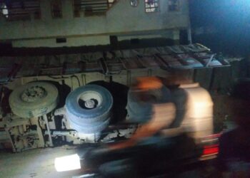 बालाघाट जिले के NH 543 लामता नेनपुर रोड पर ग्राम लामता मे लोड ट्रक क्रमाक mp 21H 3633पलटा किसी के हताहत नही होने के समाचार