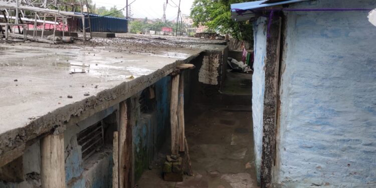 पार्षद पति ने दिखाया रसूख,सरकारी जमीन पर किया अवैध कब्जा,नपा की दुकान में तोड़फोड़ कर पीछे तक बढ़ाई दुकान,नगर पालिका ने दिया नोटिस,दूसरे दुकानदार हो रहे परेशान,आम आदमी पार्टी ने दी चेतावनी….!