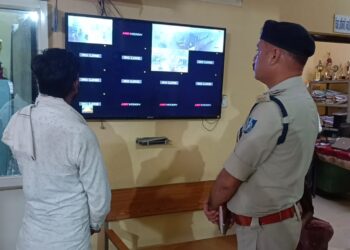 ₹200000 से भरा थैला लेकर भागा नाबालिक पुलिस सीसीटीवी कैमरे की रिकॉर्डिंग देख जांच करने में जुटी