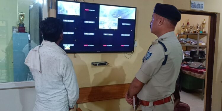 ₹200000 से भरा थैला लेकर भागा नाबालिक पुलिस सीसीटीवी कैमरे की रिकॉर्डिंग देख जांच करने में जुटी