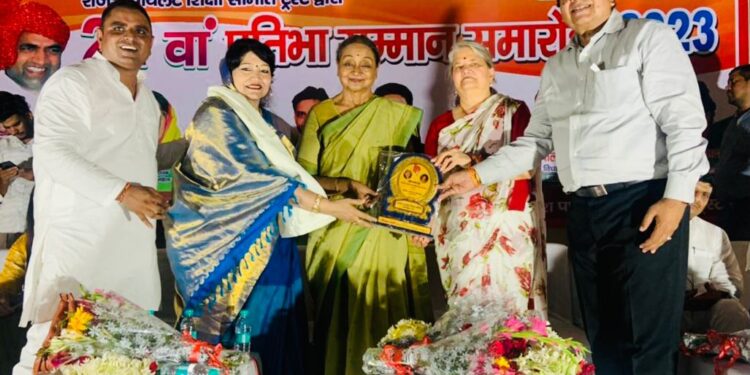 नीरजा सत्येन्द्र फौजदार को समाज सेवा के उत्कृष्ठ कार्यों के लिये दिल्ली मे मिला राष्ट्रीय सम्मान
