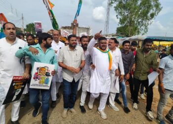 रीठी में पटवारी परीक्षा घोटाले को लेकर कांग्रेस का प्रदर्शन, पुलिस ने किया वाटर चार्ज
