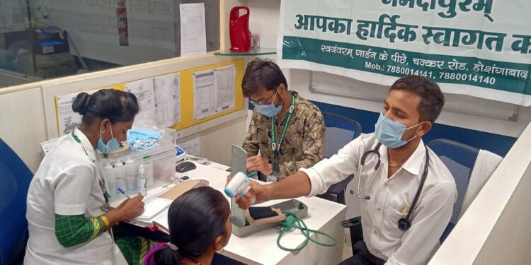 सेठा कैंसर हॉस्पिटल के डॉक्टर्स टीम एवं नर्सिंग स्टाफ द्वारा डीसीबी बैंक के समस्त कर्मचारी एवं बैंक क्लाइंट्स का निशुल्क स्वास्थ्य परीक्षण किया गया