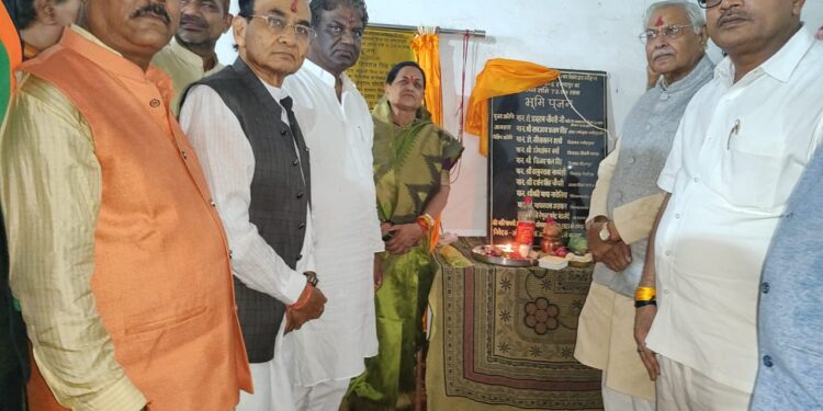 पब्लिक हेल्थ यूनिट का किया लोकार्पण,स्वास्थ मंत्री डा प्रभुराम चौधरी ने सिवनी मालवा के ग्राम डोलरिया में 14 करोड़ 44 लाख की लागत से 30 बिस्तरीय सामुदायिक स्वास्थ्य केंद्र के उन्नयन एवं आवास गृह का किया भूमिपूजन