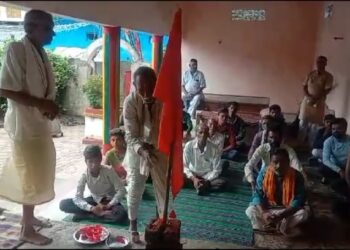 सेवन में संघ ने किया भगवा ध्वज का पूजन