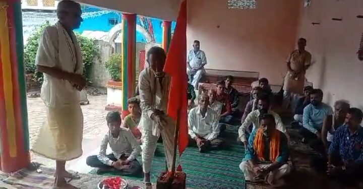 सेवन में संघ ने किया भगवा ध्वज का पूजन