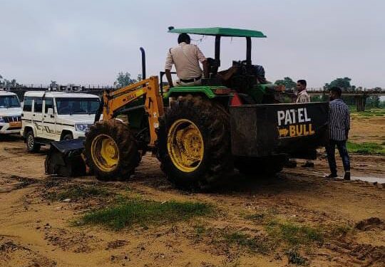 माखन नगर के आंचल खेड़ा में अवैध रेत का उत्खनन करते एक बिना नंबर का डंपर सहित लोडर पकड़ाया,आगे भी अवैध उत्खनन और परिवहन के खिलाफ कार्रवाई जारी रहेंगी