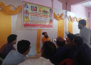 *सबा करोड़ पार्थिव शिवलिंग और 12 ज्योतिर्लिंग निर्माण आयोजन को लेकर पत्रकार वार्ता रखी -* *तन मन से सेवा कर आयोजन को सफल बनायें-महंत परशुराम दास*