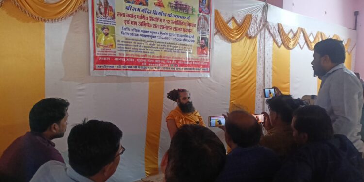 *सबा करोड़ पार्थिव शिवलिंग और 12 ज्योतिर्लिंग निर्माण आयोजन को लेकर पत्रकार वार्ता रखी -* *तन मन से सेवा कर आयोजन को सफल बनायें-महंत परशुराम दास*