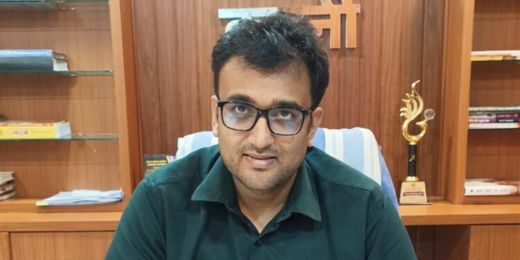*सीएम हेल्पलाइन की प्रदेश स्तरीय रैंकिंग में जिला पंचायत कटनी ए-ग्रेड के साथ टॉप थ्री अग्रणी जिलों में शामिल*  *सीईओ श्री गेमावत ने शासकीय सेवकों की सराहना कर भविष्य में और भी बेहतर कार्य करने के दिए टिप्स*
