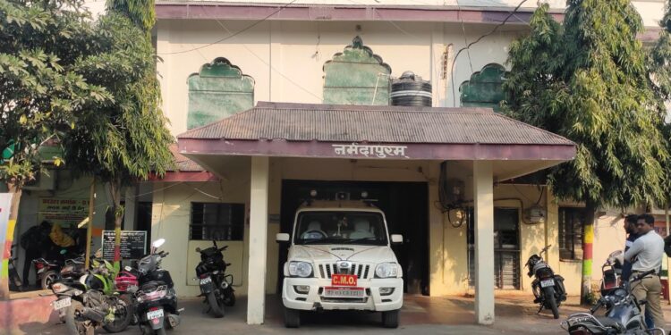 नगर पालिका के दबंग कर्मचारी करवा रहे बहुमुल्य सरकारी जमीन पर अवैध कब्जा,देना होगा 3 दिवस में जवाब,नगर पालिका में संपत्ति कर की आड़ में अवैध कब्जे का खेल जारी,कलेक्टर के निर्देश पर सीएमओ कर रहे मामले की जांच,अमानत में खयानत पर दर्ज हो सकती है एफआईआर…?
