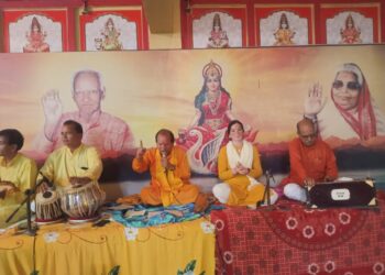 गायत्री परिवार ने आलोट में संपन्न करवाया 81 घरों में एक साथ यज्ञ