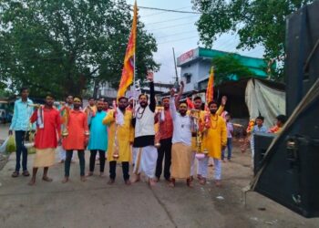 *शिव भक्तों ने निकाली कांवड यात्रा VIDEO