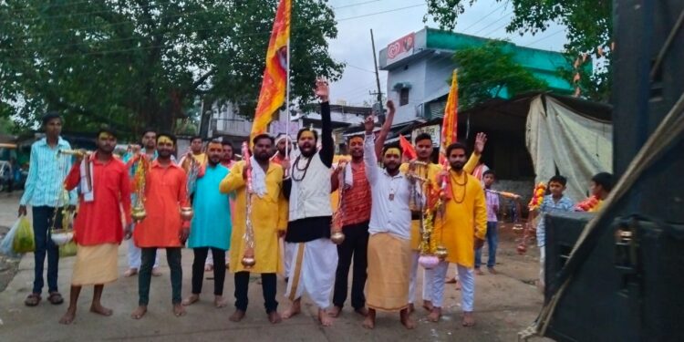 *शिव भक्तों ने निकाली कांवड यात्रा VIDEO