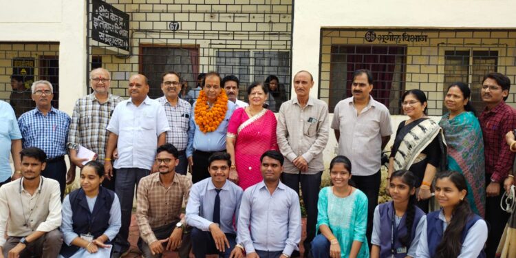 इतिहास विभाग के विभागाध्यक्ष डॉ. बीसी जोशी के सेवानिवृत्ति पर विदाई समारोह का हुआ आयोजन