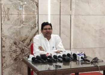कोरोनाकाल में बर्बादी बनी जनता से दूरी की बजह– कमलेश वर्मा  अब पुनः जनता की सेवा के लिए तैयार दिखे कांग्रेस नेता  प्रेसवार्ता में बताई अपनी आपबीती व आगामी रणनीति